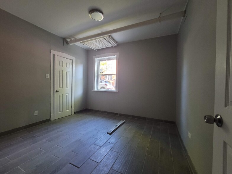 Building Photo - 6059 S Troy St