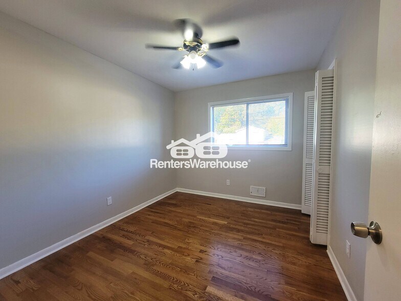 Building Photo - 336 Woodstock Dr SW