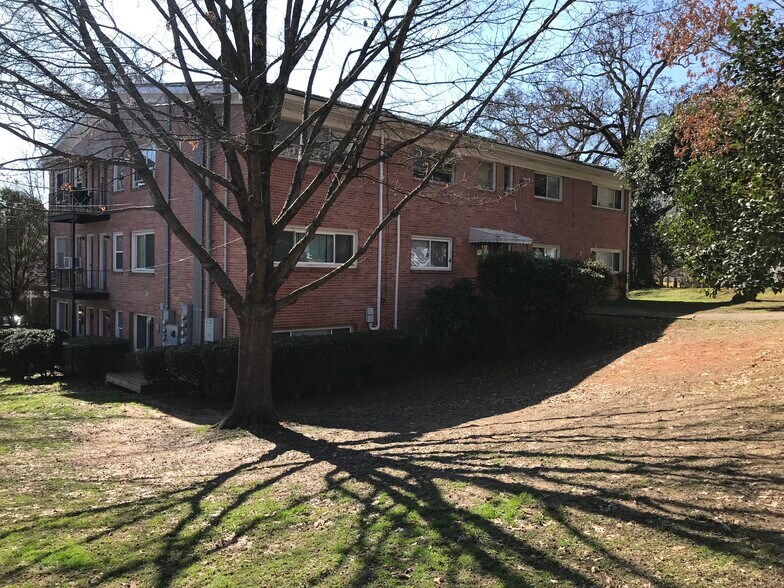 Building Photo - 1101 University Dr NE