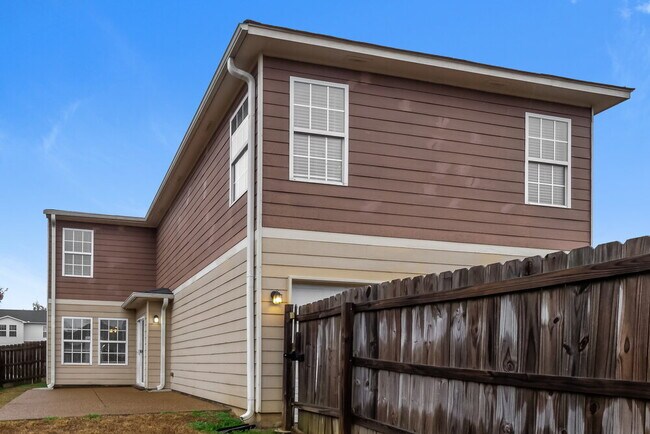 Building Photo - 9999 Chariden Dr