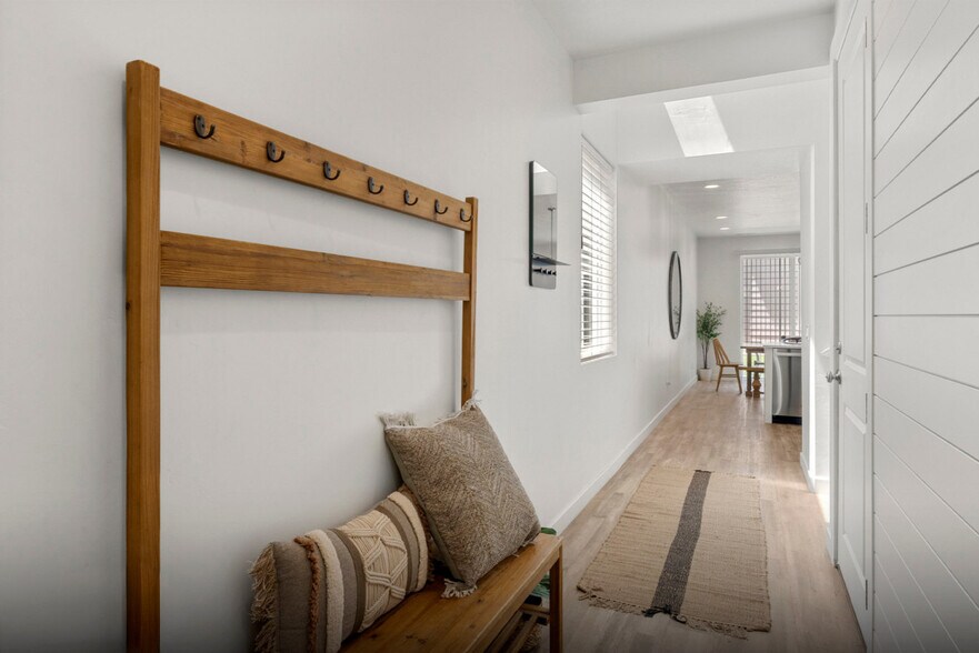 Building Photo - 569 Richland Vly St