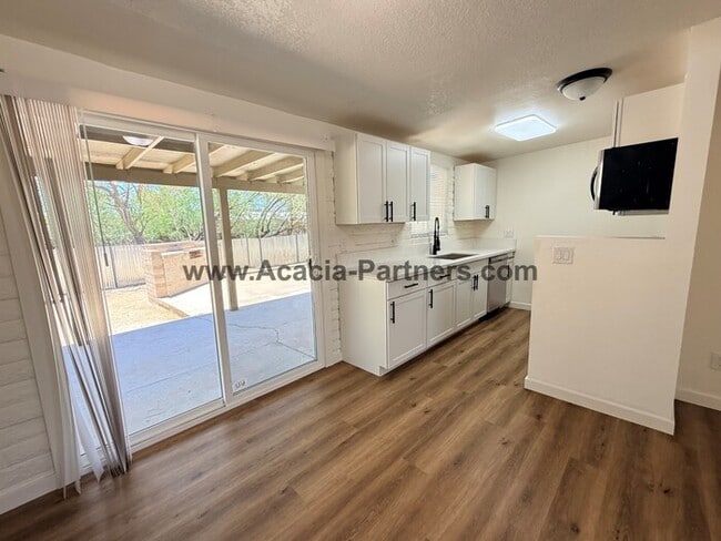 Building Photo - Three Bedroom Remodeled  Home