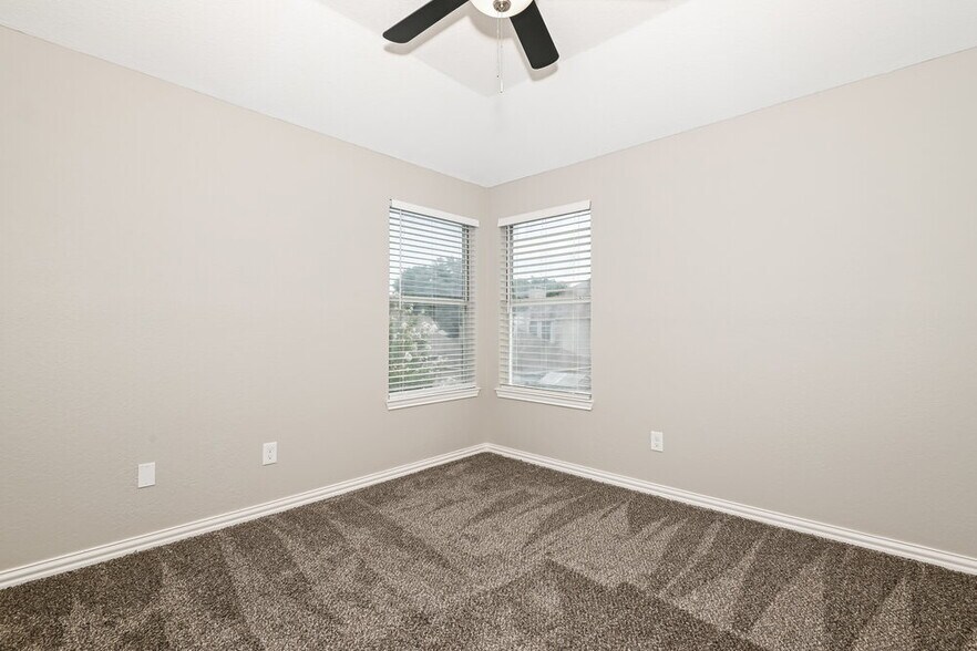 Building Photo - 1506 Rancho Dr