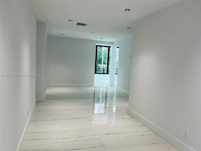 Building Photo - 1155 102nd St