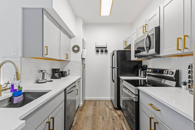 Building Photo - 2929 Kings Rd