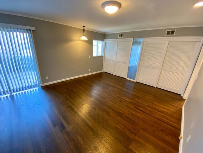 Building Photo - Remodeled Westgate Home with Attached Prof...