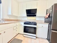 Building Photo - Beautiful two bedroom one bath