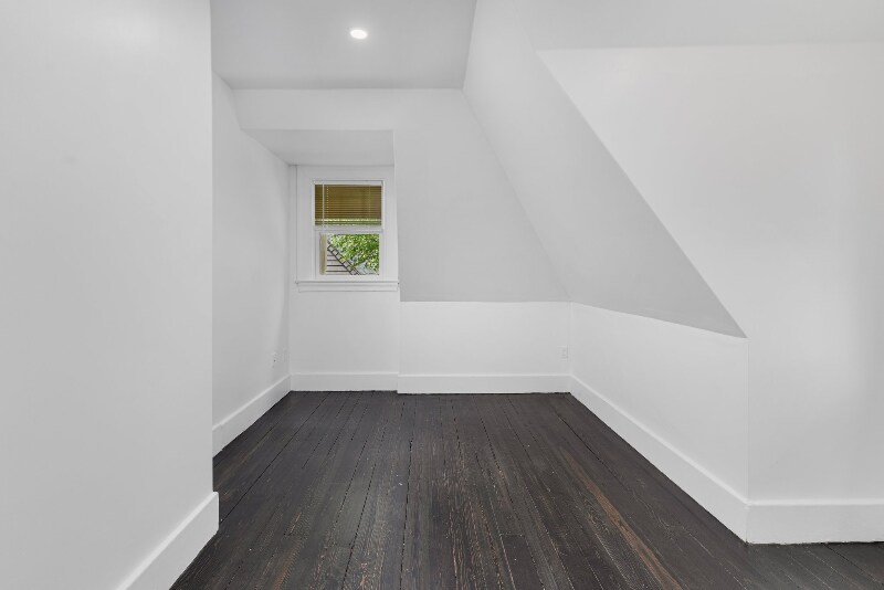 Building Photo - 8 Barnes St