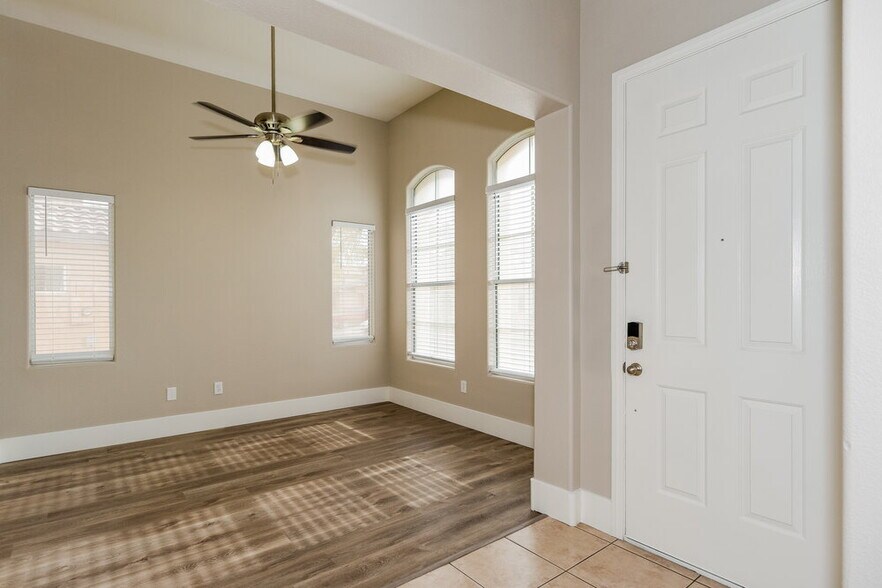 Building Photo - 5984 Tunbridge Ave