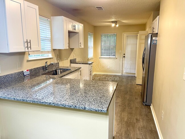 Building Photo - 132 Samanthas Way