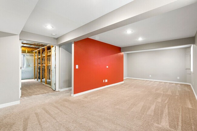 Building Photo - Large House in Parkview Highlands!