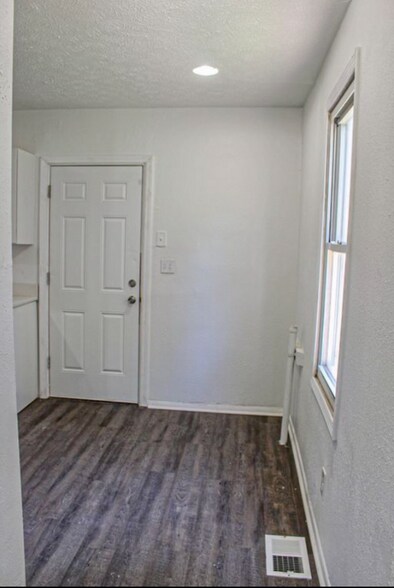 Building Photo - 2159-2159 Bellefontaine St