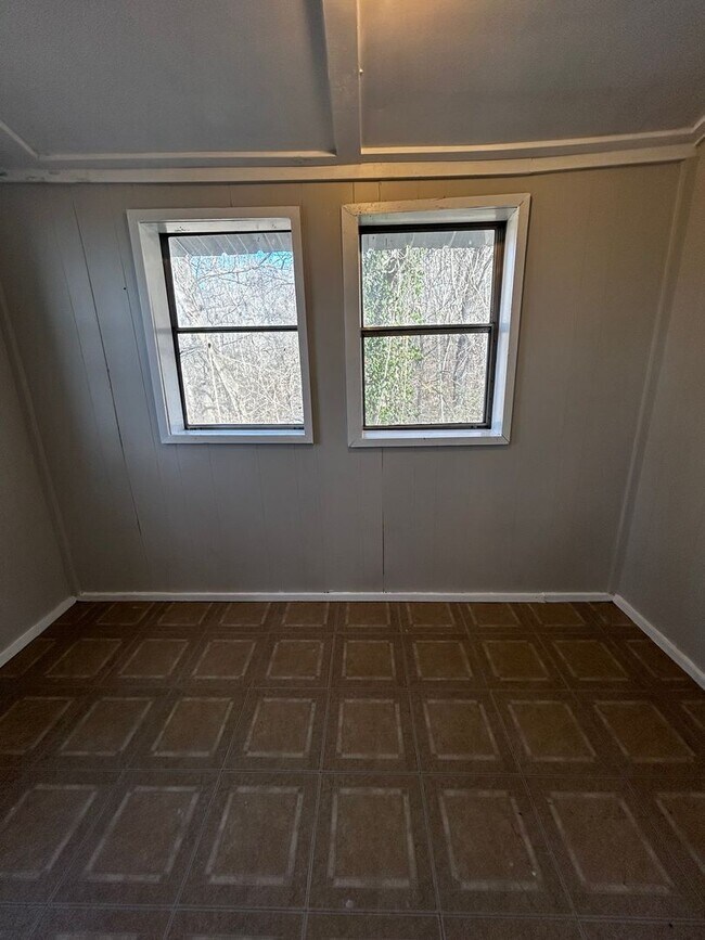 Building Photo - Seconds from Battlefield PKWY - 1 bed, 1 bath, newly renovated home!