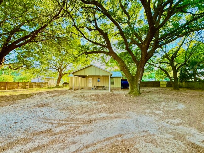 Building Photo - 17048 Harry Jones Rd