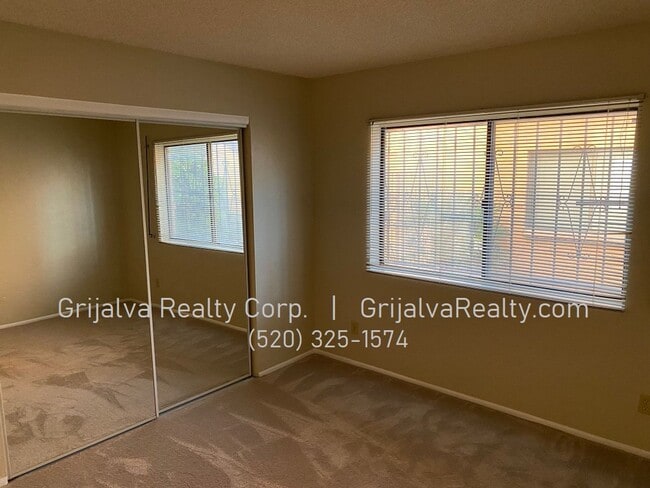 Building Photo - **MOVE-IN SPECIAL ** Spacious 2 Bedroom, 1...