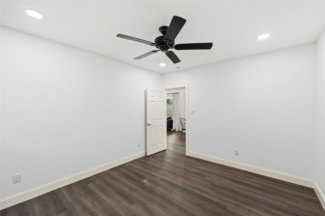 Building Photo - 3211 Cochran St