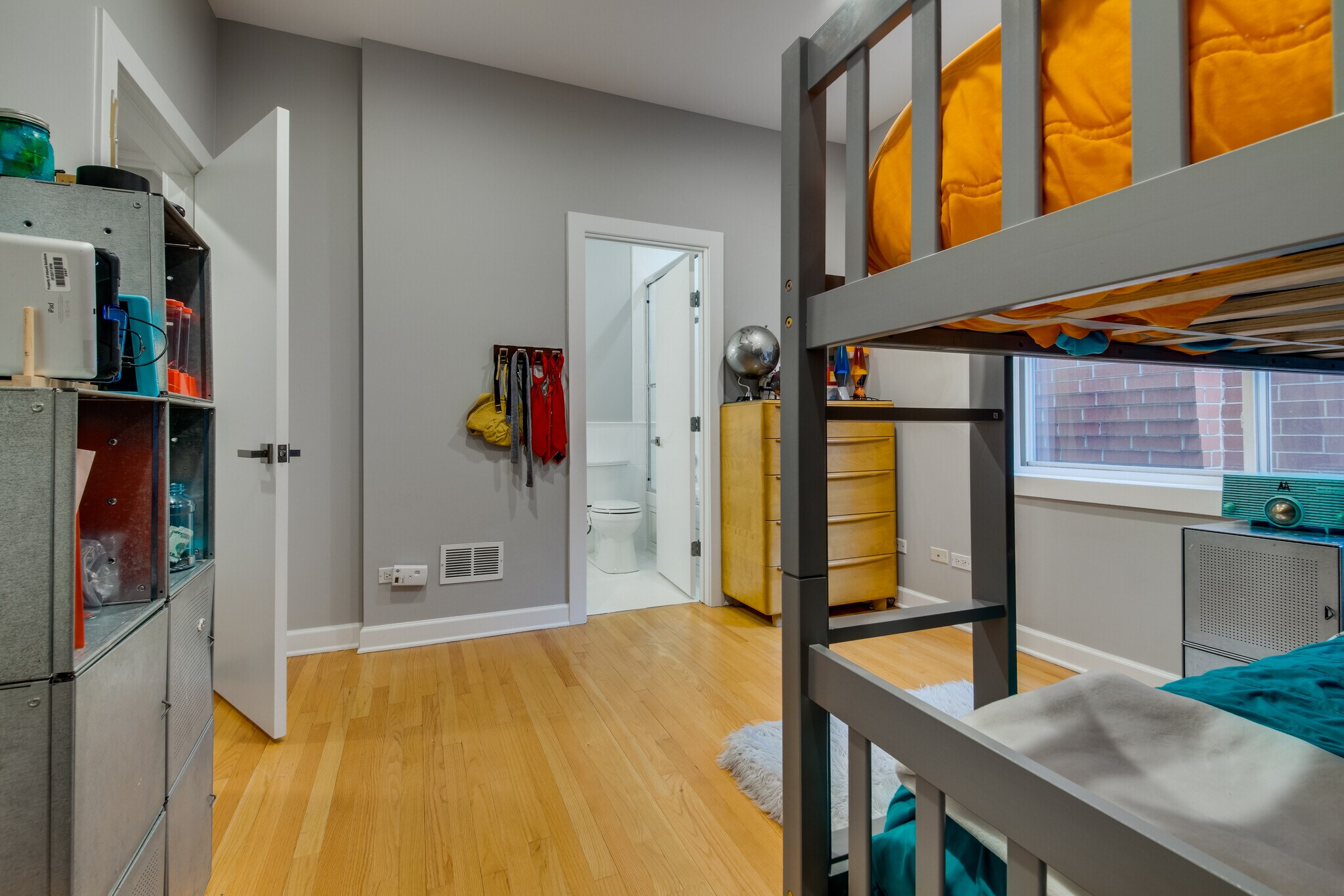 Building Photo - 2029 W Saint Paul Ave