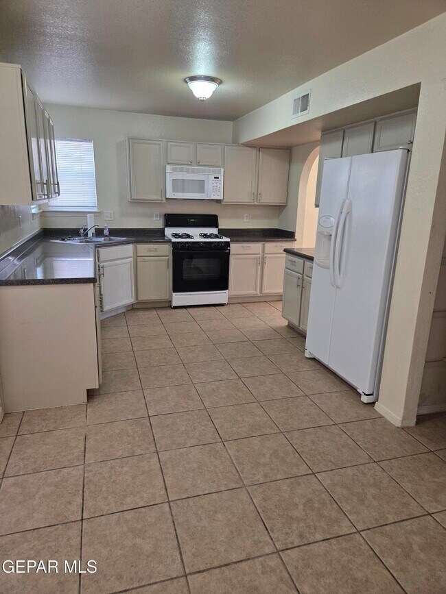 Building Photo - 3717 Hubble Dr