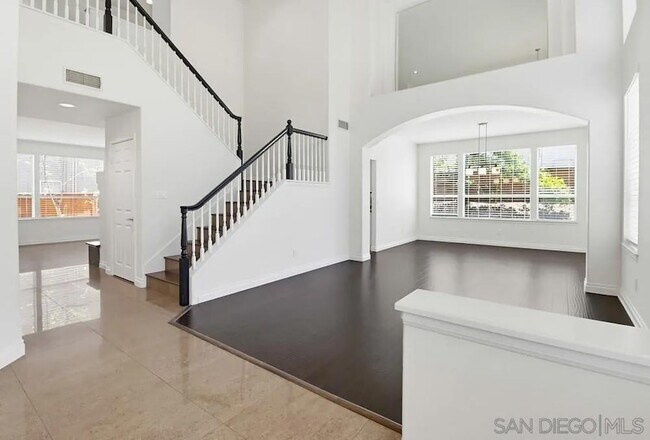 Building Photo - 1100 Corrales Ln