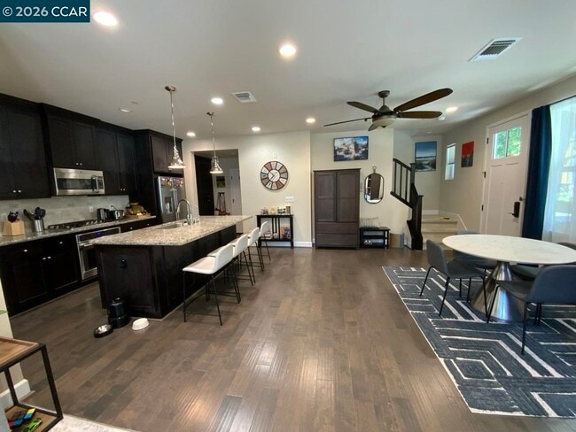 Building Photo - 472 Persimmon Common