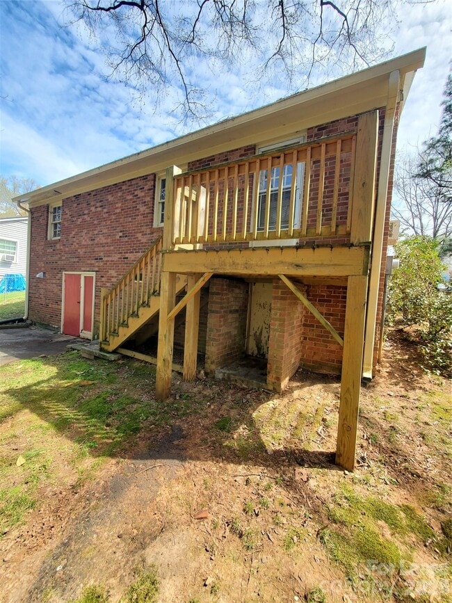 Building Photo - 1122 Rolling Ln