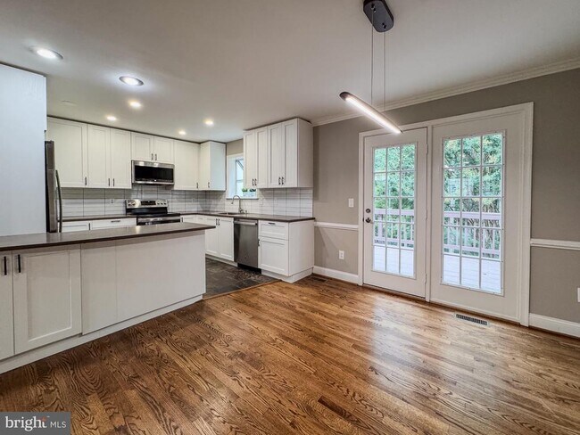 Building Photo - 3906 Valley Ridge Dr