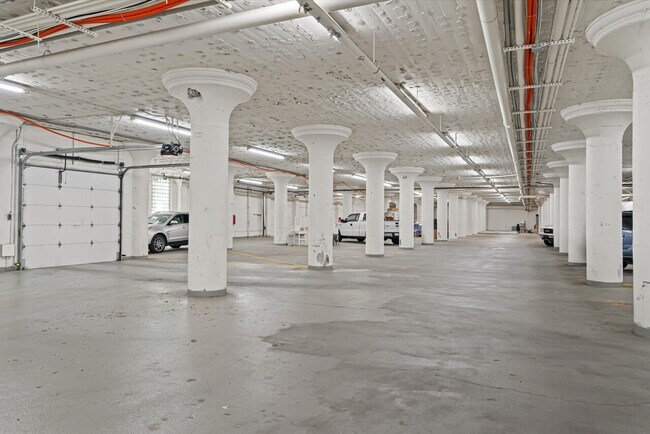 Building Photo - 101 N Chestnut St Apt 3