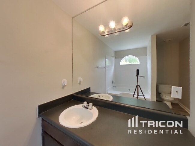 Building Photo - 832 Stonebridge Park Cir