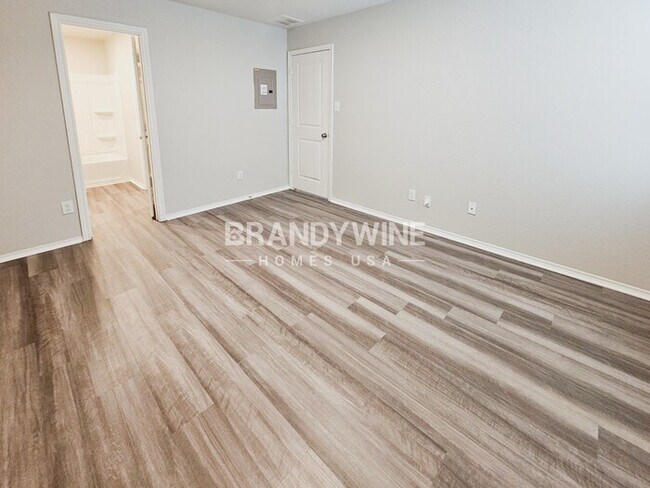 Building Photo - 7018 Winding Shelf