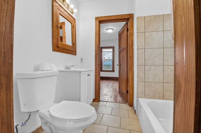 Building Photo - 1927 Harriet St