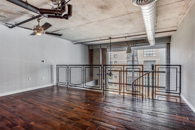 Building Photo - 3110 Thomas Ave