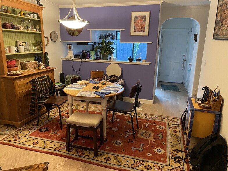 Dining Area - 17 Deuce Ct