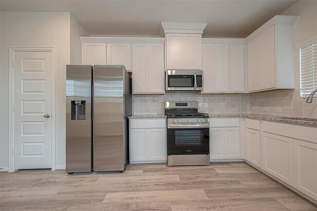 Building Photo - 27966 Western Crk Ct