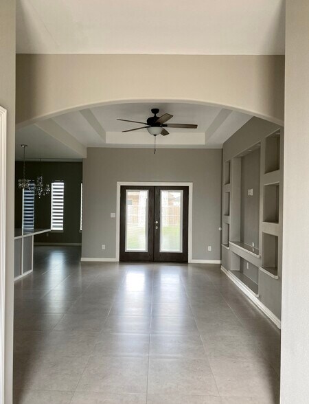 Building Photo - 3873 Tolosa St