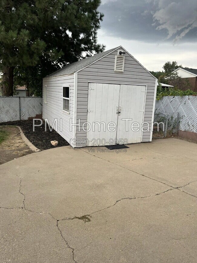 Building Photo - 215 Cobblecreek Rd