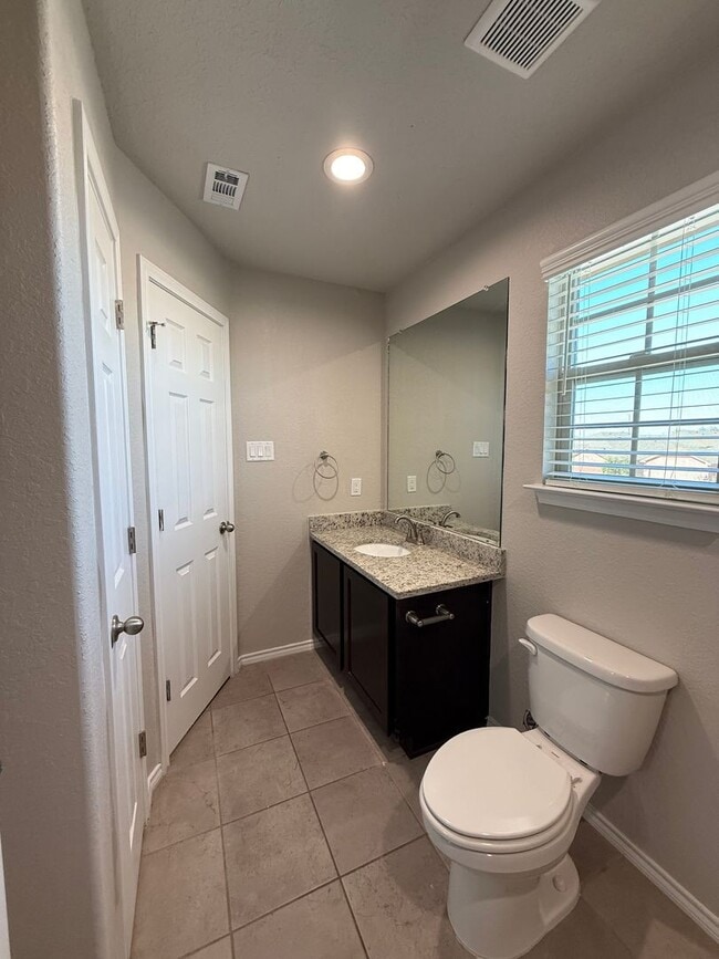 Building Photo - Beautiful Modern 3-Bed, 2-Bath Duplex with Private Yard & Spacious Layout