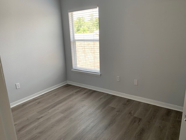 Building Photo - 1803 Royal Ridge Dr