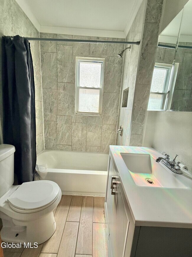 Building Photo - 1120 Pleasant St