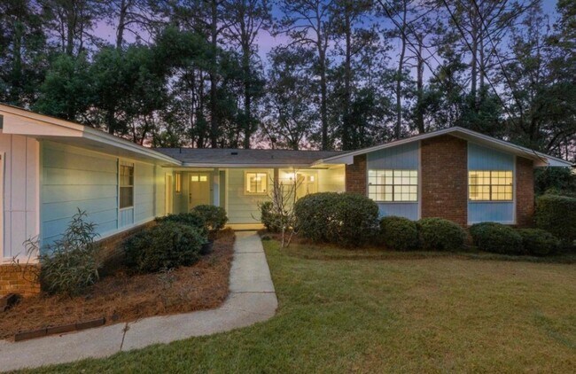 Building Photo - 266 N Villas Ct