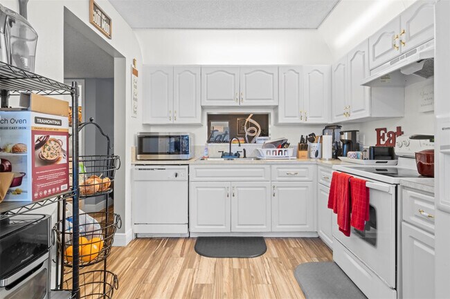 Building Photo - 7951 Southgate Blvd