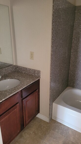 Building Photo - 5251 Indian River Dr