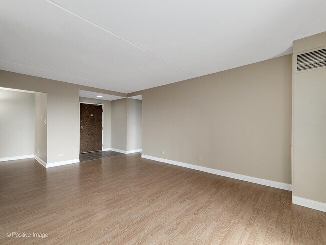 Building Photo - 6340 Americana Dr