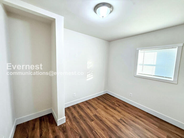 Building Photo - 201 9th Ave W