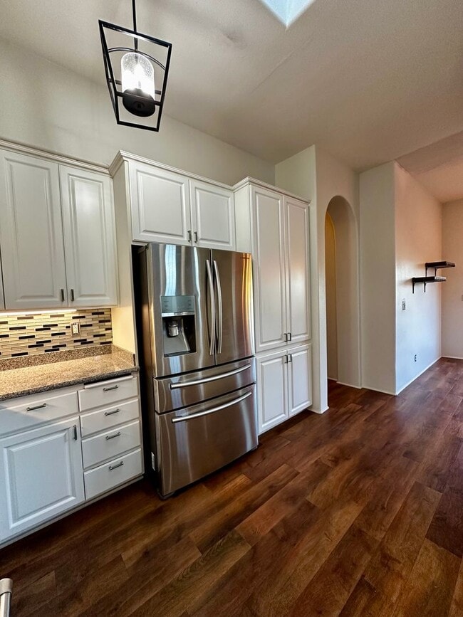 Building Photo - 3 bed 2 bath Well-Maintained Home in Prime...