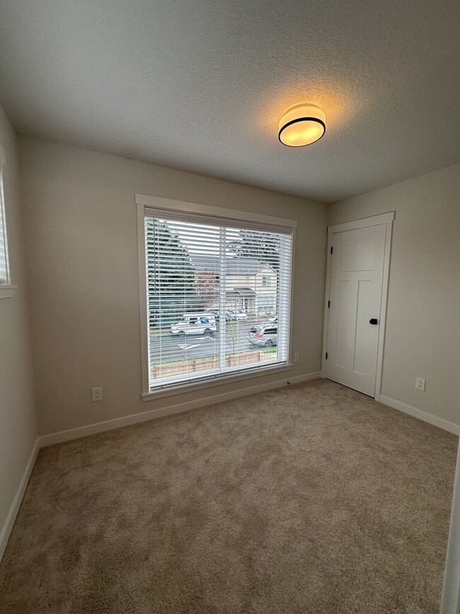 Building Photo - New 2-Bedroom Townhome with Large Front Ya...
