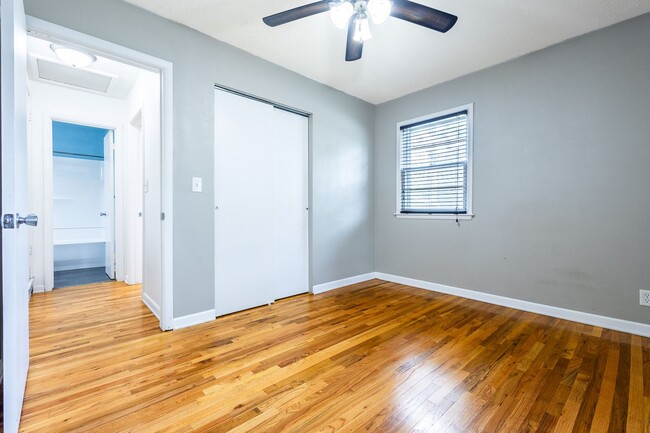 Building Photo - Charming 2BD/1BA House!!!!