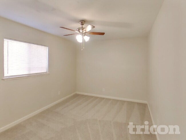 Building Photo - 2106 Newbury Dr