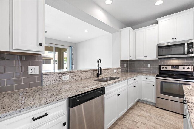 Building Photo - 5007 Sunnyside Ln