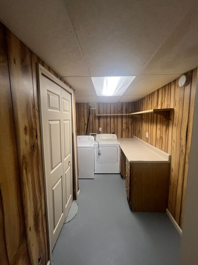 Building Photo - 71 Broxbourne Dr