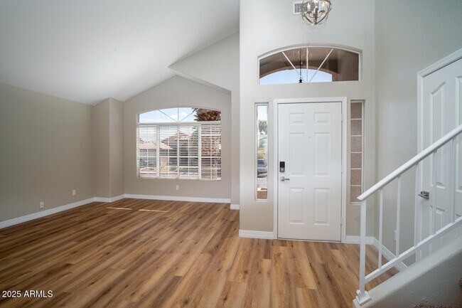 Building Photo - 2550 E Taro Ln